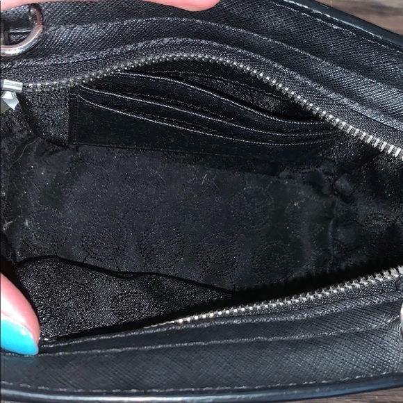 Michael kors cross body - Picture 3 of 6